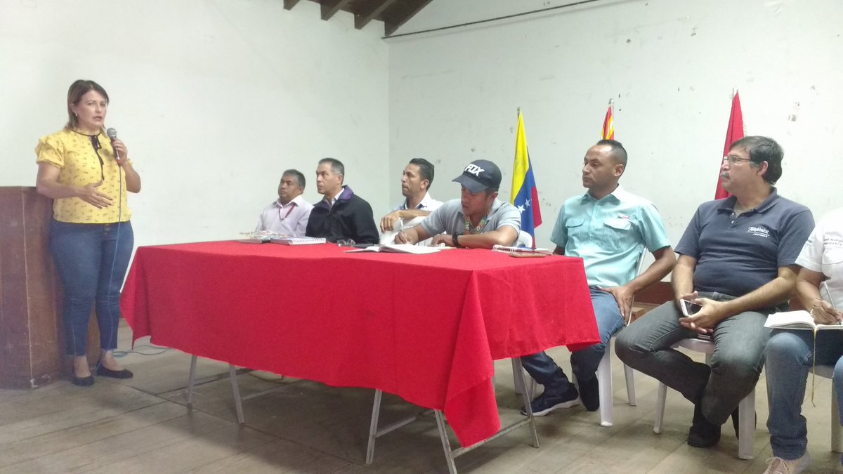 GiselaR_Moran's tweet photo. #10Jul En una importante reunión con los representantes de las diferentes operadoras de telefonía, comerciantes, CORPOELEC y Alcaldía de Morán, realizamos alianzas para resolver la problemática de las comunicaciones en nuestro municipio. #UnidosVenceremos https://t.co/u1j2DRXqb2