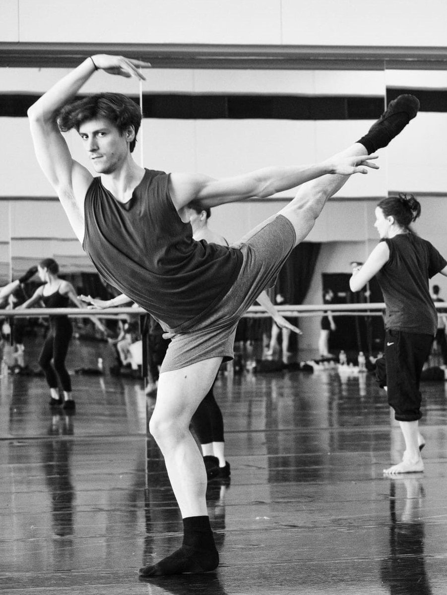 ArthusRaveau's tweet photo. Je danserai également demain le 11 juillet dans #TreeOfCodes, avant ma dernière le 12 !
#WayneMcGregor #JamieXX #OlafurEliasson #OpéraBastille #OpéraDeParis https://t.co/02wkxw00SW