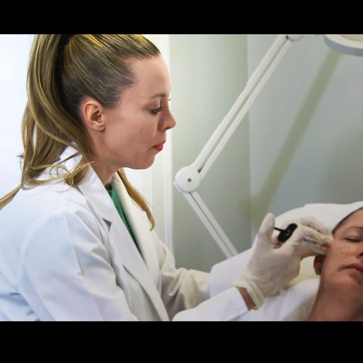 dlkonavenue's tweet photo. Injectables treat wrinkles and fine lines and add volume. What are you waiting for? #botox #dysport #wrinkles #aging #antiaging #wrinkletreatment #injection #cosmeticinjection #filler #injectablefiller #liptreatment #lipinjection #dermatologist #dermatology #toronto #myDLK https://t.co/UjKd3cQsgT