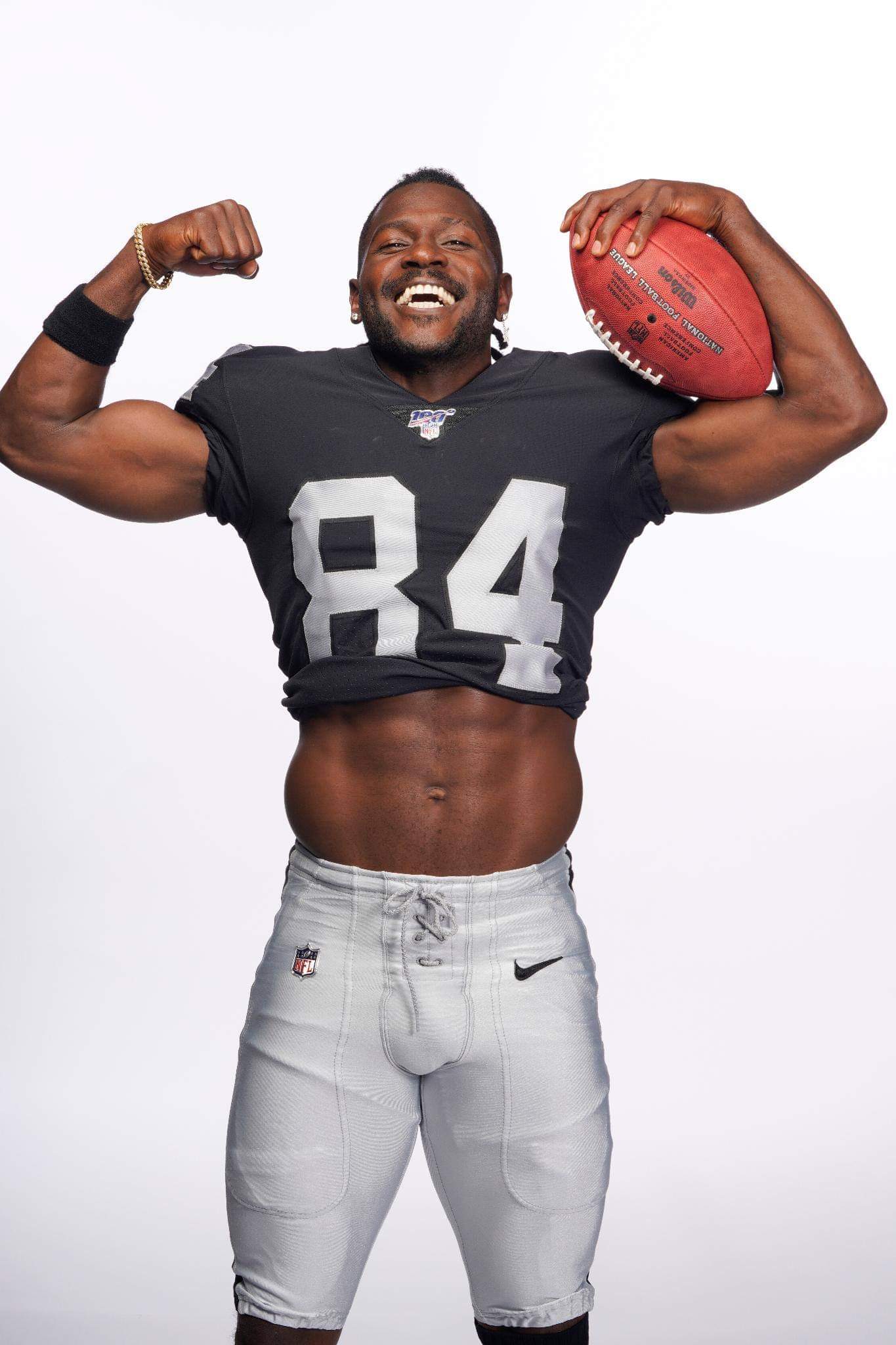 Happy birthday Antonio Brown I\m glad you left the Pittsburgh Steelers 