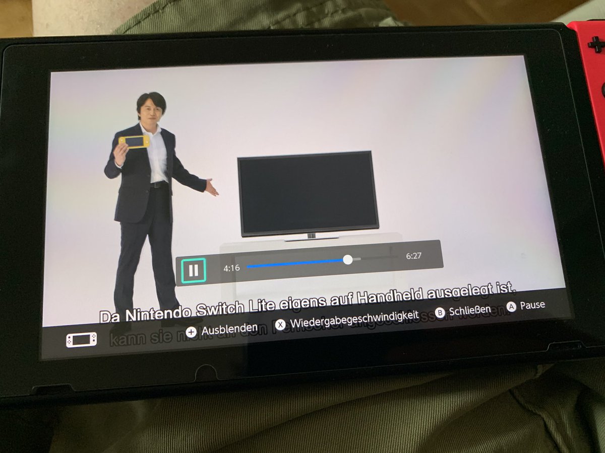 TenBoeSwitch's tweet photo. Meiner Meinung nach wirkt es sehr unglücklich, dass Koizumi im Werbevideo der #NintendoSwitchMini erklären muss, was das Modell alles nicht kann. https://t.co/udqG0KNJof
