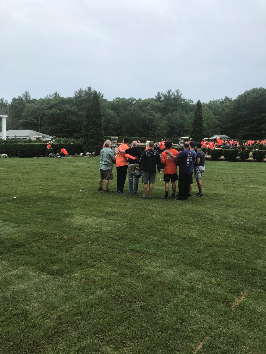 HarmonyOrangeHD's tweet photo. Harmony Brands, in partnership with @SodcoTurfFarm, were honored to volunteer with #HomeDepot Associates and donate 35,000 Sq. Ft. of SOD to this year's Ron Burton Training Village event - now serving underprivliged youth for 33 years! 

Thank you for the honor #TeamDepot! 🙌 https://t.co/v2tdlBieBI