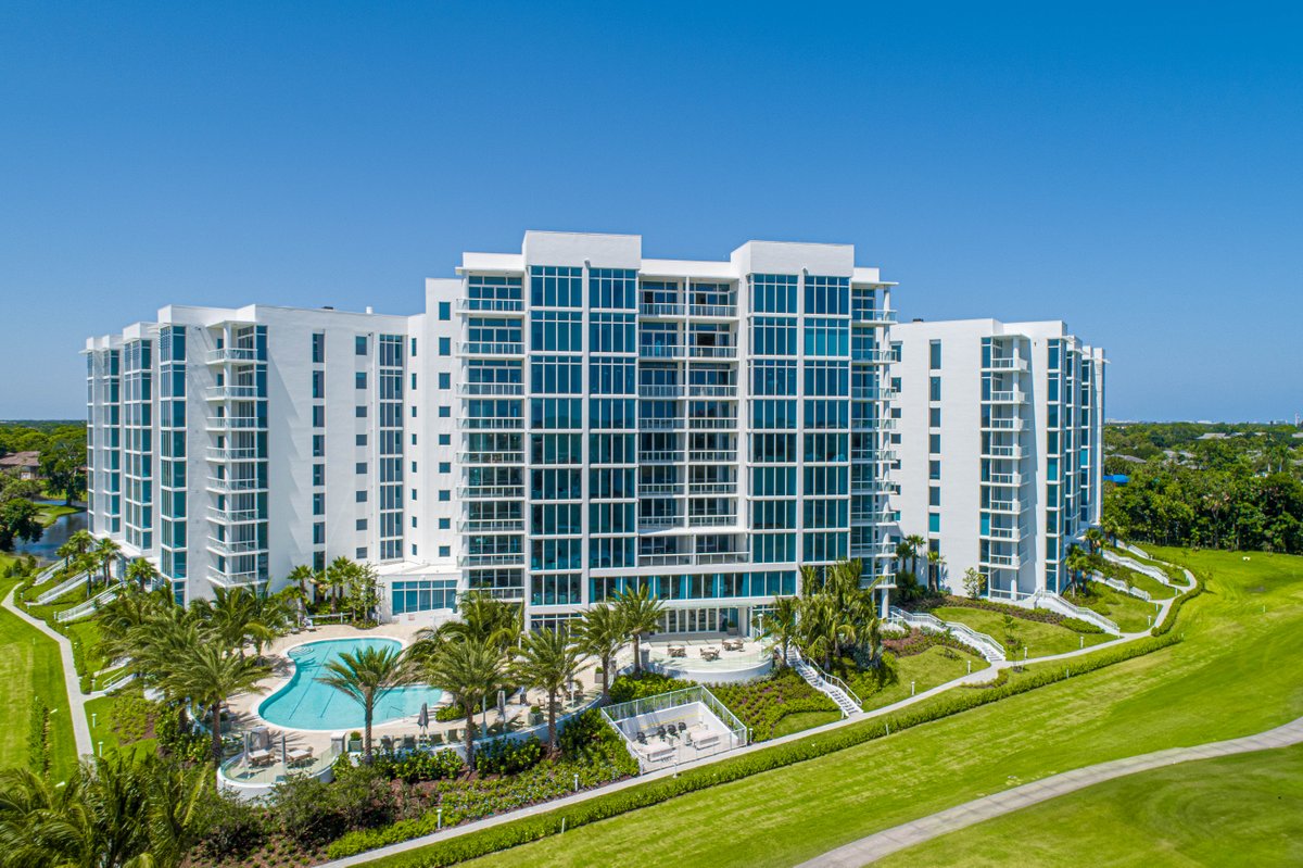 AkoyaBocaWest's tweet photo. Summertime in Boca Raton was made for swimming, and between Akoya’s stunning resort-style swimming pool and Boca West Country Club’s aquatic amenities, you’re in for refreshing fun in the sun.

Move in Today! See more amenities: https://t.co/xFGk4mQMJI https://t.co/wosGLzAPsk