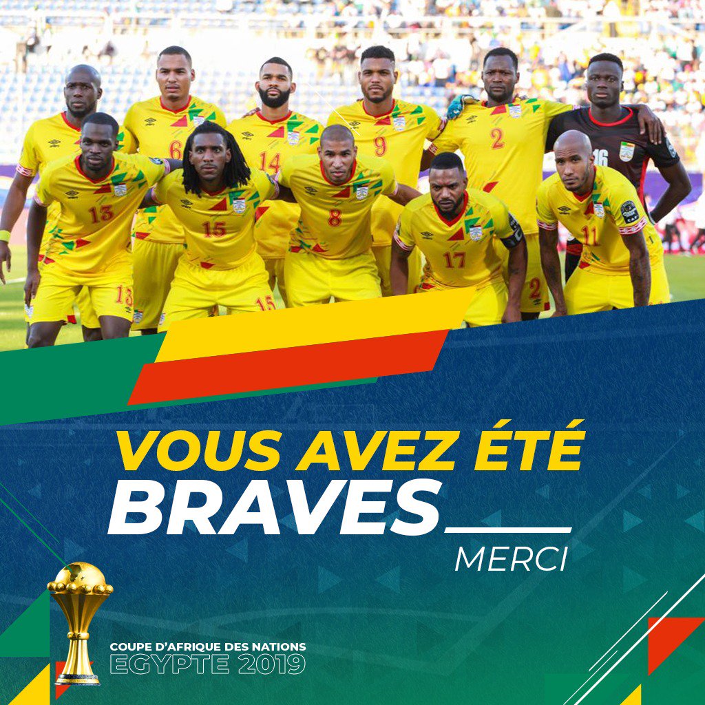 PresidenceBenin's tweet photo. ⚽🇧🇯
Tombés les armes à la main, vous avez été héroïques et vous avez révélé un peu plus le Bénin.
Fier de vous, les garçons.

Patrice Talon - Président de la République du Bénin

#team229 #CAN2019 #teambenin https://t.co/ajTvsVfRGf