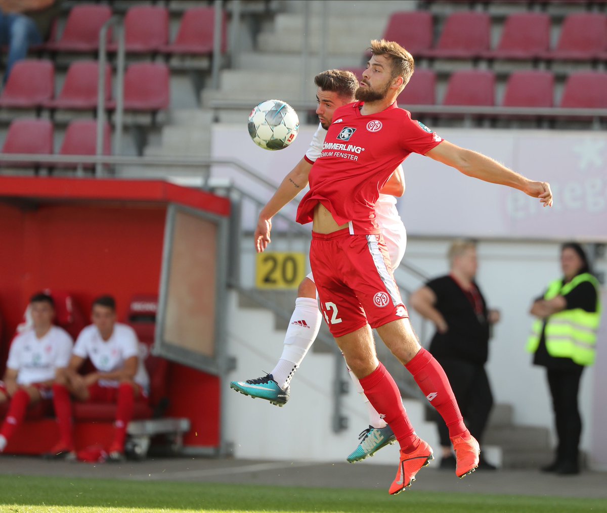 mainz05_es's tweet photo. La ventaja al descanso es de 5-0 para el #Mainz05 👌⚽ https://t.co/YK1DffsxDz