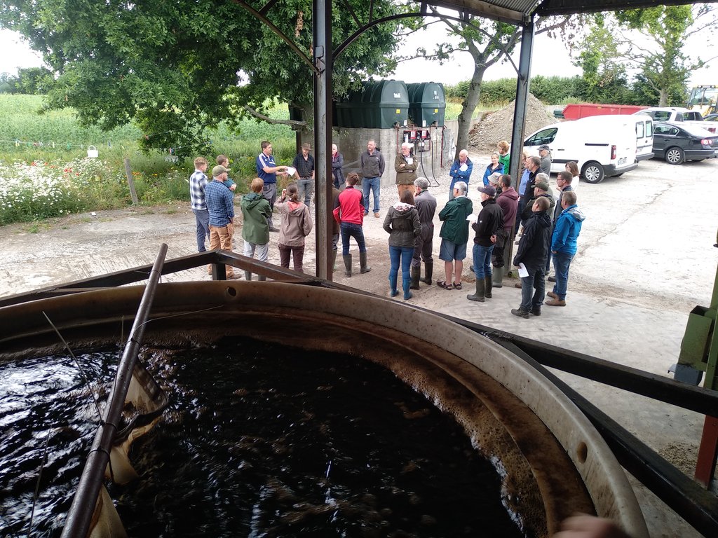 davebeechersoil's tweet image. Great farm walk put on by @NatOrgSkill. @tierney1981_t  sharing what he is doing on his farm with #composttea brew on #biologicalfarming #SoilHealth