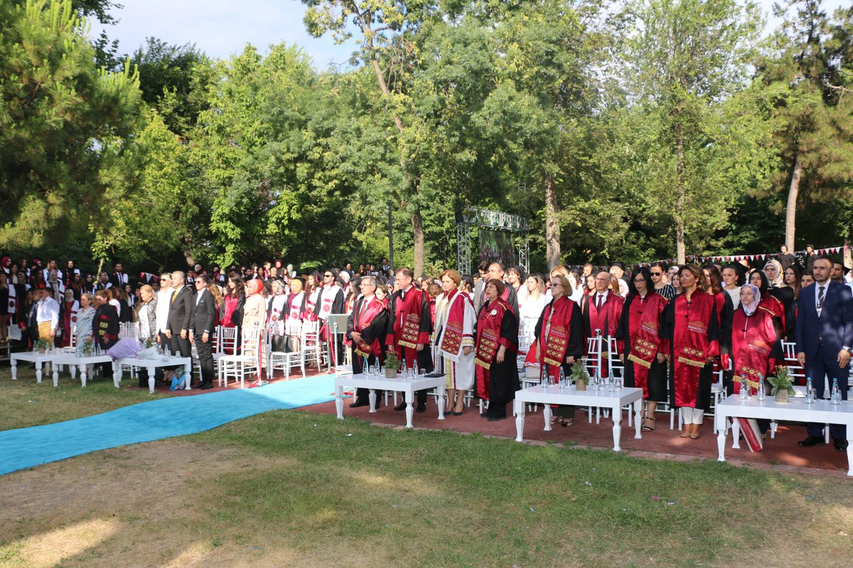 Sağlık Bilimleri Fakültesi Mezuniyet Törenimizi gerçekleştirdik. Bezmialem ailesinden aldıkları eğitimi mesleki hayatlarında uygulayacak olan mezunlarımızı tebrik eder, yaşam boyu başarılarının devamını dileriz. #BezmialemMezuniyet
