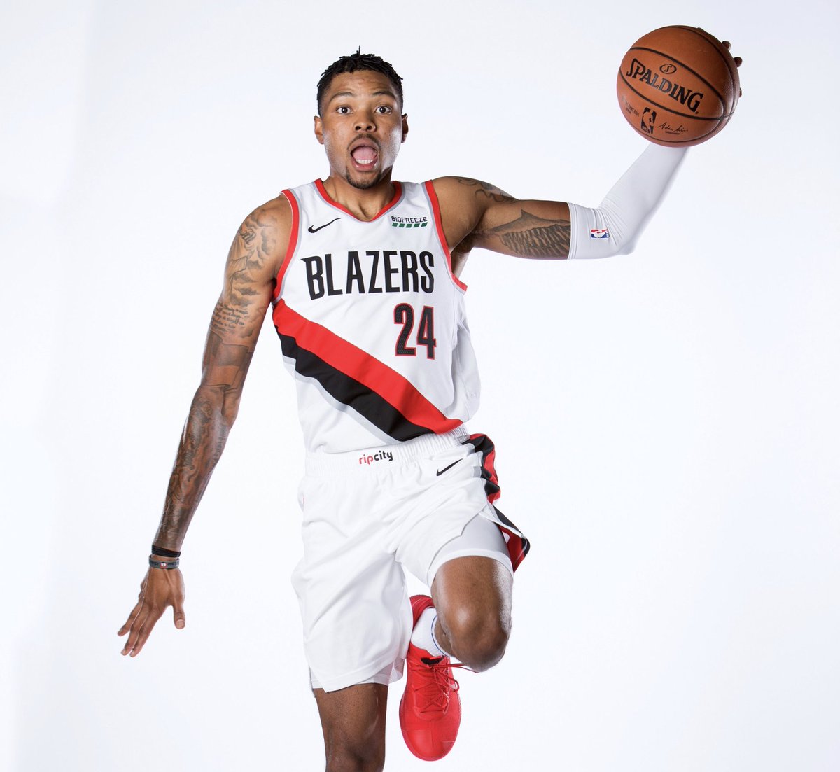 24Bazemore's tweet photo. Can’t wait.... @trailblazers #RipCity https://t.co/nTwh49vTPA
