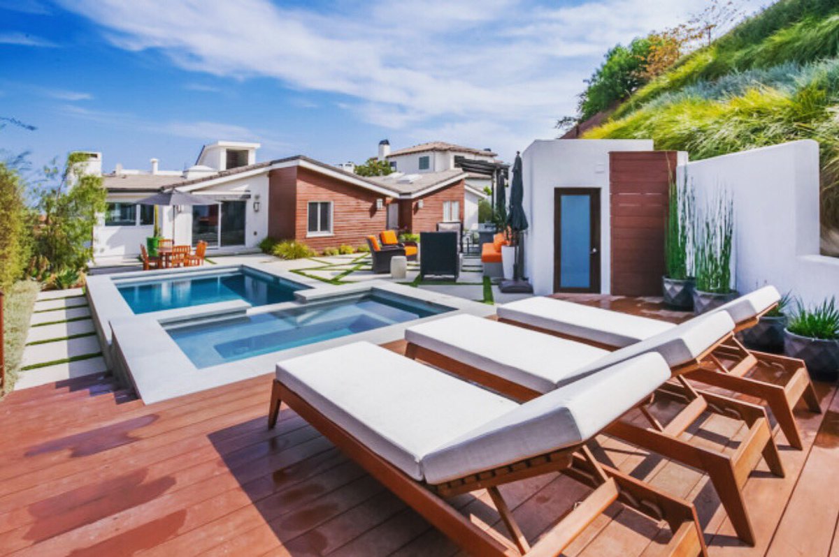 laurimstudio's tweet image. Who wants to lounge poolside in this beautiful backyard today? 🤔🙋🏻‍♀️☀️ #SummitProject #LauriMorrisonStudio

#pool #poolside #exteriordesign #loungechair #backyard #modernbackyard #poolparty #pooldeck #happyplace #dreambackyard #dreampool #dreamhouse #housegoals #backyardgoals