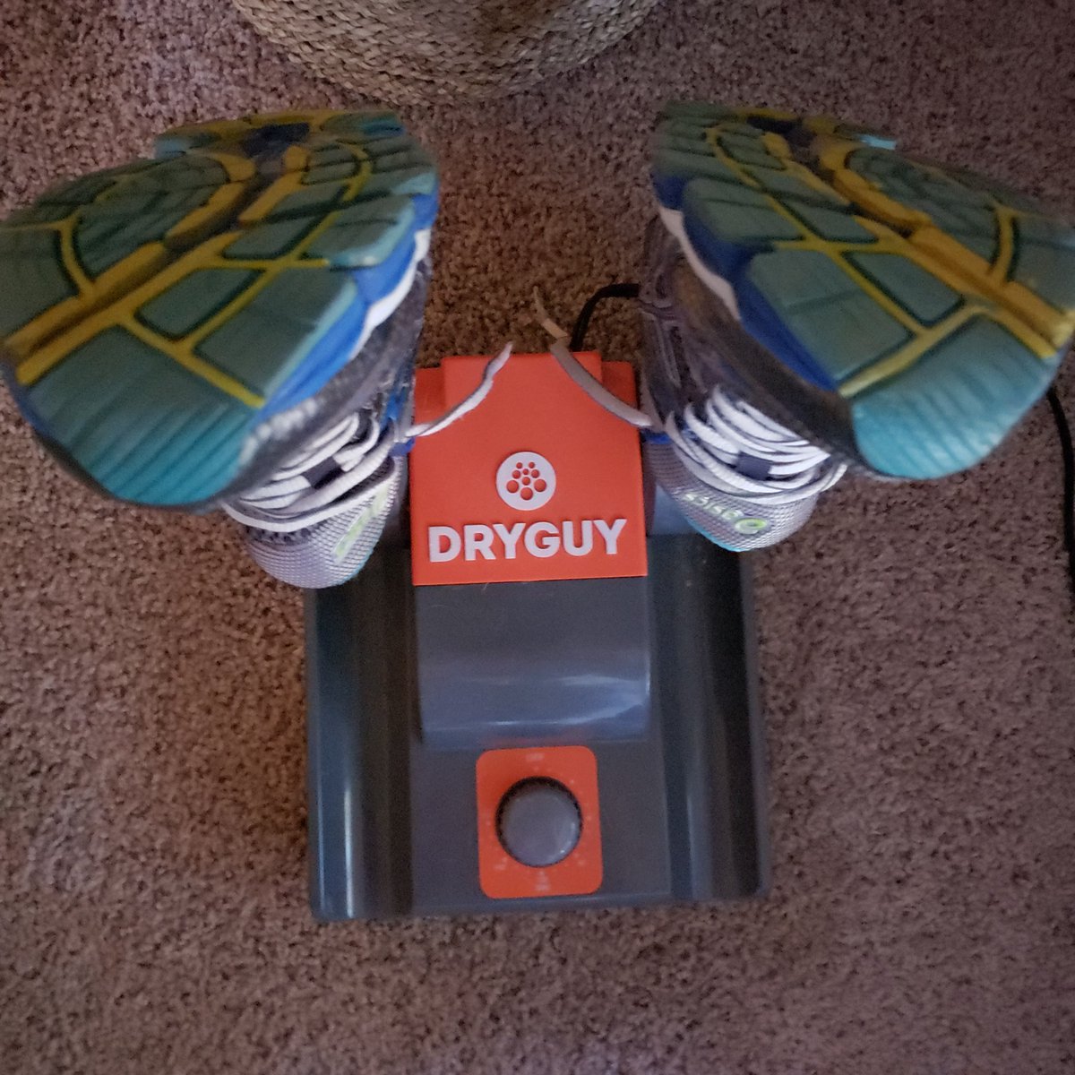 Dry shoes with one click! Our automatic timer feature will shut off your DryGuy for you. amzn.to/2LeMBV0