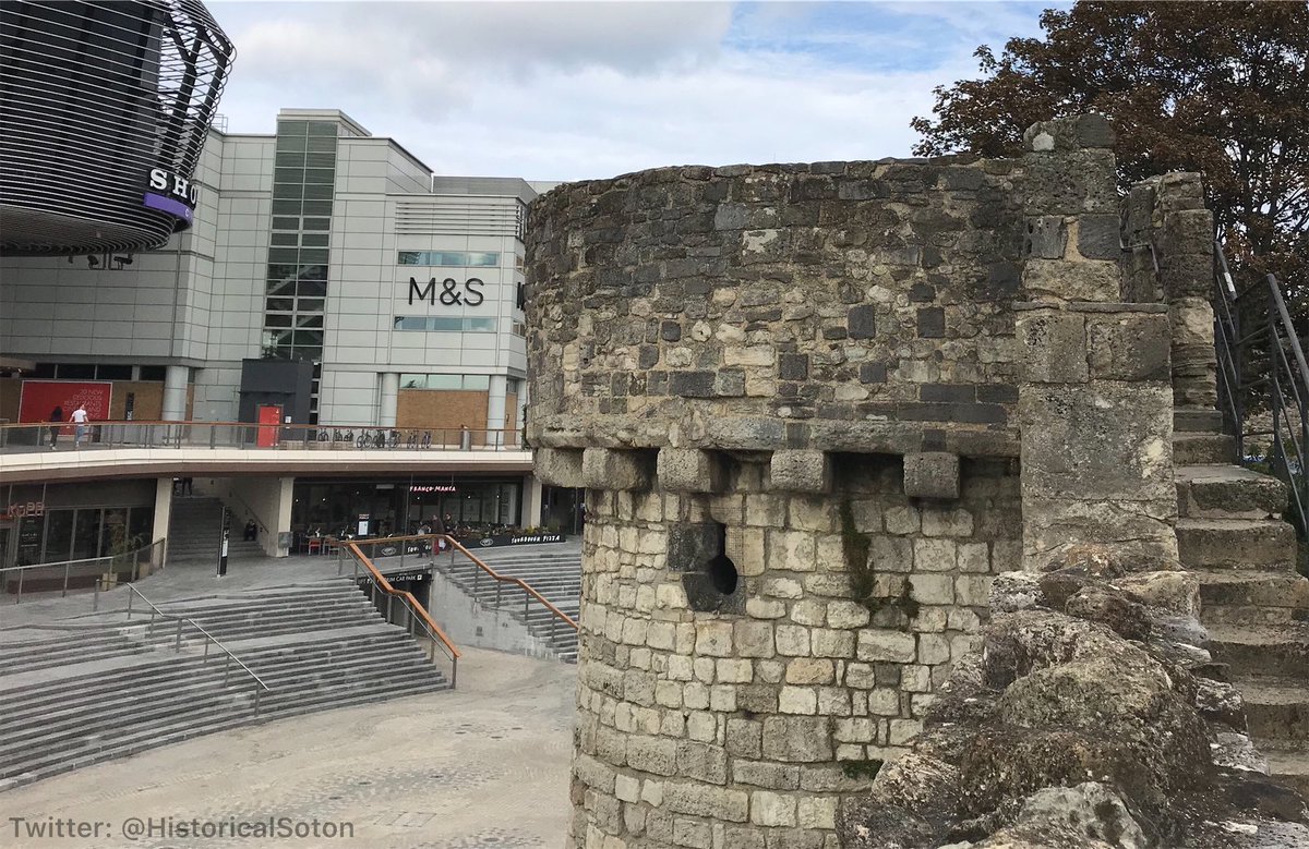 HistoricalSoton's tweet photo. Catchcold Tower was built in the early 1400s and was originally a gun emplacement.

On top there’s a concrete reminder of a Second World War anti-aircraft gun. This was the last time Southampton's medieval walls were used for their intended purpose, which was to defend the town. https://t.co/6ypKVMZPRZ