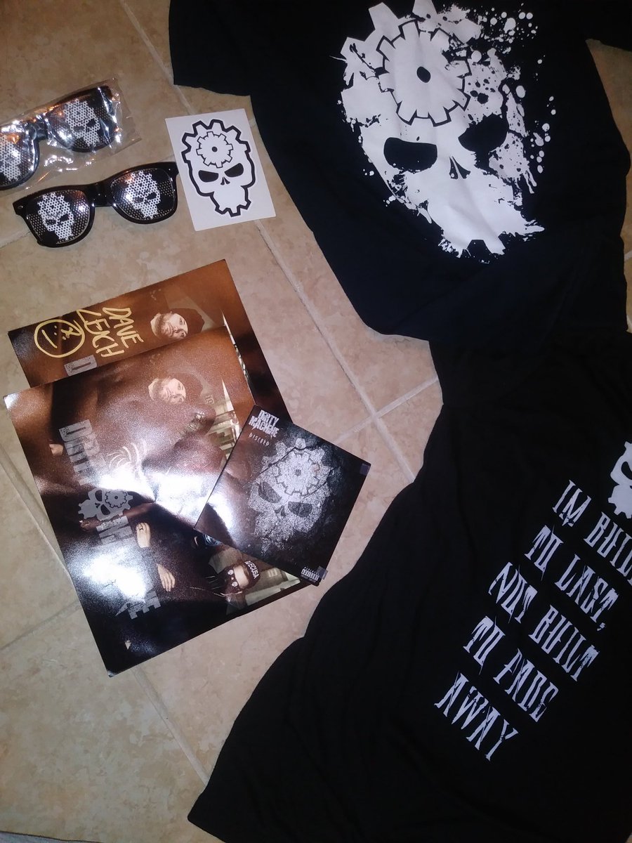 katherinemiwtt's tweet photo. Got my dirty machine merch yesterday!! Love you guys so much!! 😊🙌❤😍🤘🖤 @TheDirtyMachine @mrdavidleach @DjEcusa @puckslut24 #DirtyMachine https://t.co/9O7Uzzps8z