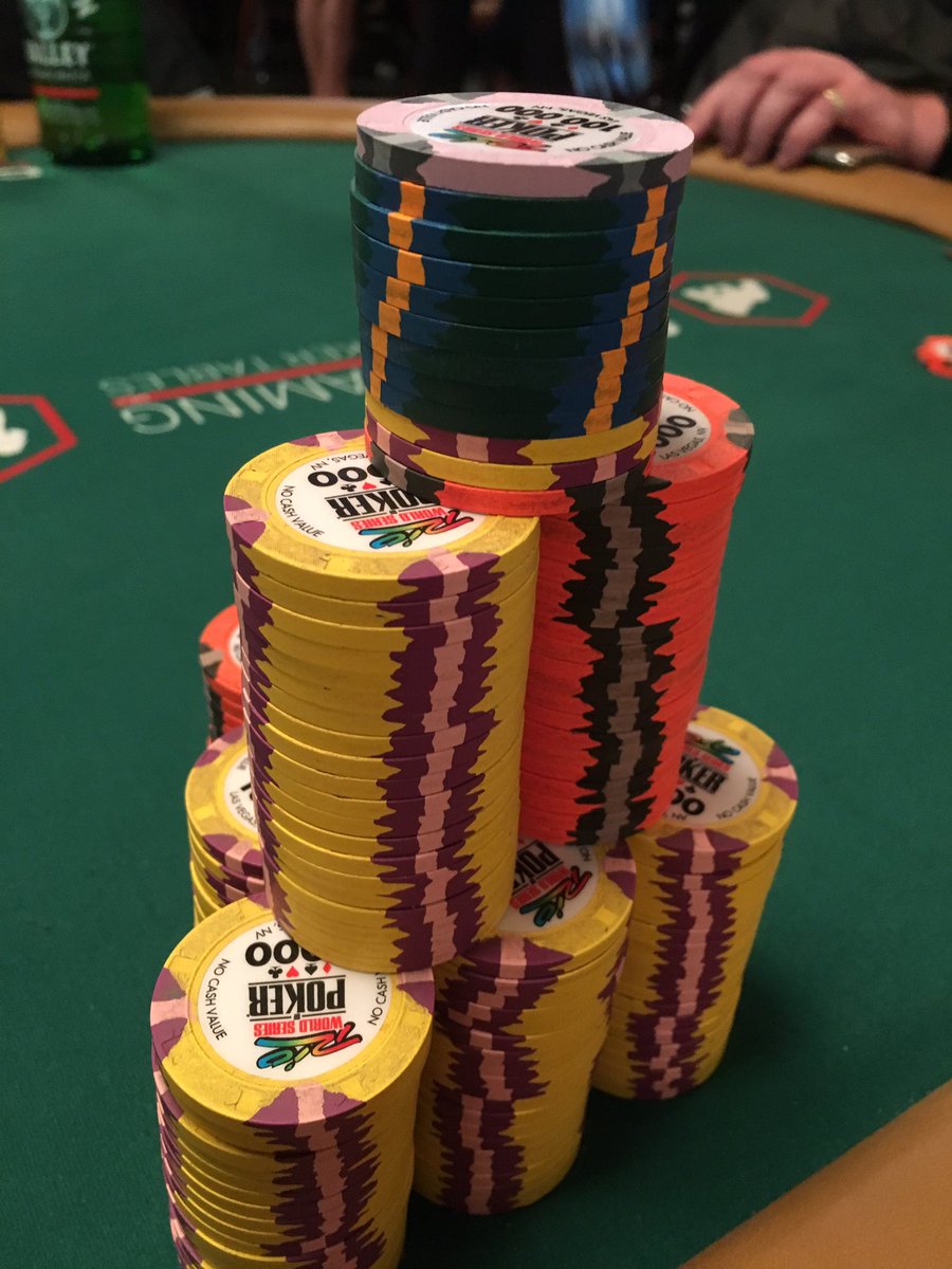 pisingos's tweet photo. Day 10: Bon début de journée ou je monte à 800k puis 2 eme table plus sharky ou je perds notamment AK<KK pot à 700k puis busto A7<K5 8bb ... 499 ème sur 8569j ... forcément un peu déçu mais conscient que j’ai eu de la chance avant pour arriver en day 4 ! #wsop2019 https://t.co/uouKhMxYJF