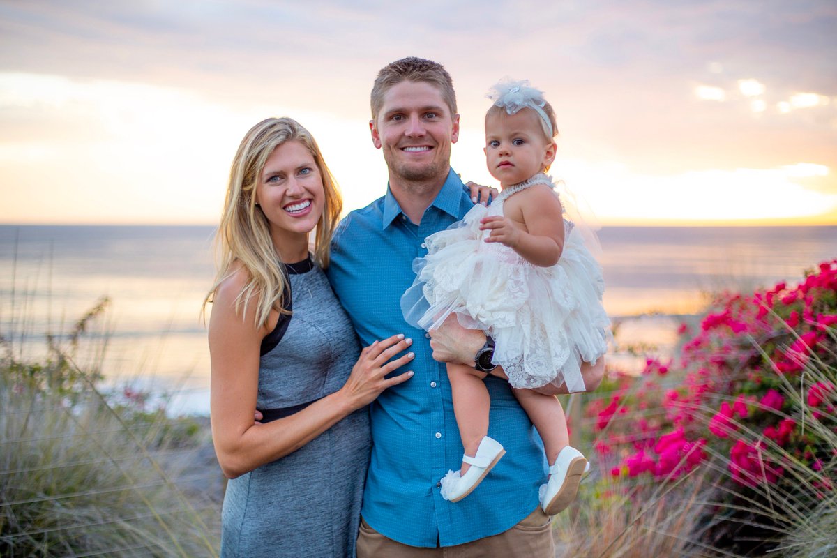 DolphinBayHotel's tweet photo. Have your family photos captured at Dolphin Bay! The ocean backdrop is perfect for any family vacation or special moment! Visit our website for our Photo Package details. 
#EscapeTheOrdinary #Memories #PicturePerfect https://t.co/kBHAQTgPoJ
