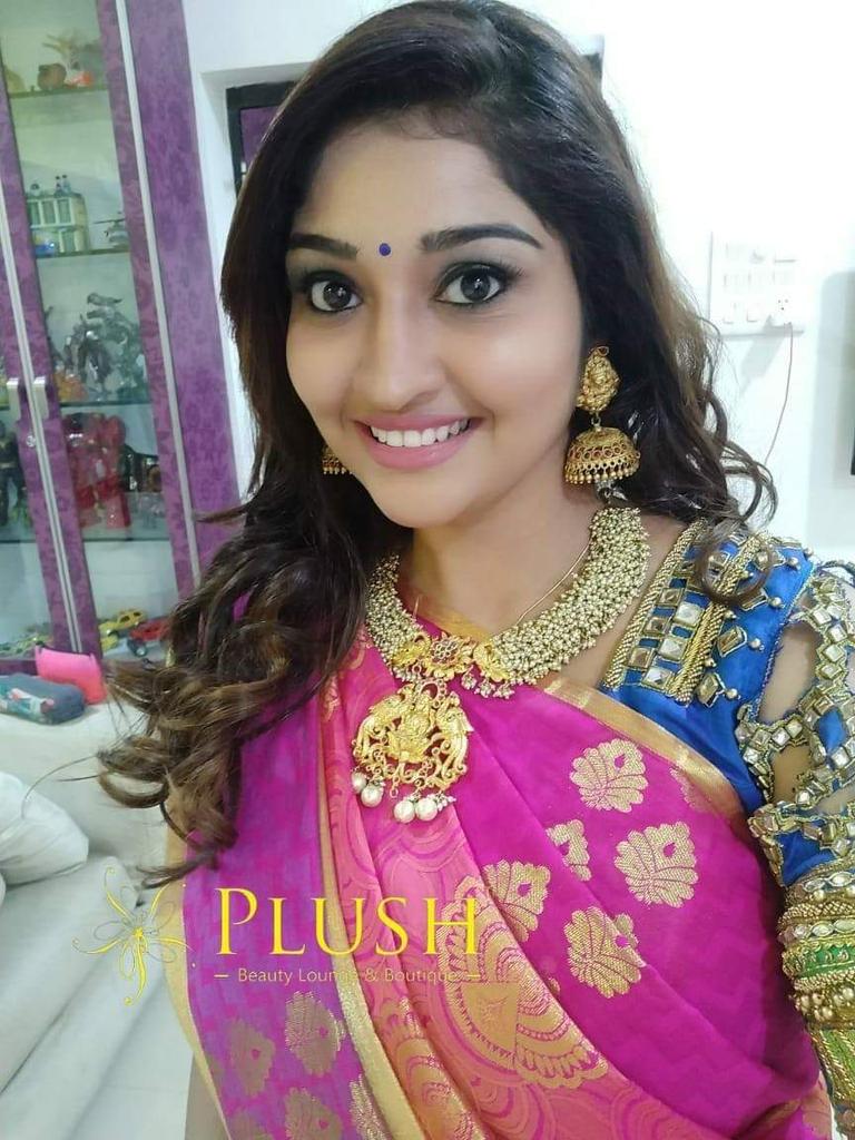 RaniSerial's tweet photo. #Aranmanaikili Durga 😍😍😌

Akka semma acting 👌👌 @neelimaesai ..

Ungaloda big fan ka na 😌

#Neelima https://t.co/WqJJXu0IxP