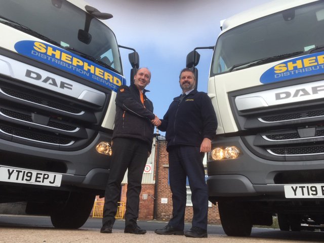 ShepherdDist's tweet photo. Mick Holt (left) Dealer principle at DAF Evan Halshaw handing over two new DAF LF260 automatics equipped for Palletline operations to Paul Moorby (right) Shepherds Head of Operations.

All new trucks are now equipped with cameras to meet the FORS Gold standard. 

Palletline Ltd https://t.co/Sq7QbiLTtY