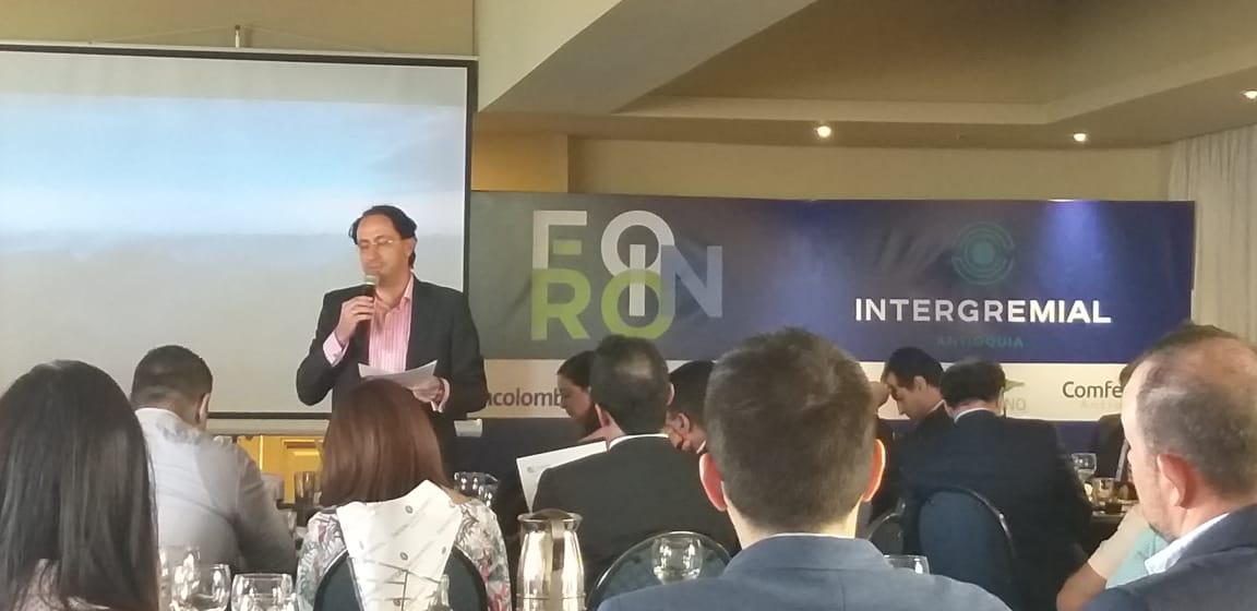AnatoNacional's tweet image. .@AnatoAntioquiaC| Hoy compartimos junto a gremios y Cámaras de Comercio, un almuerzo en el que el Ministro @jrestrp habla del desarrollo empresarial productivo, como una forma en la que se busca que se vea el @MincomercioCo #FOROIN