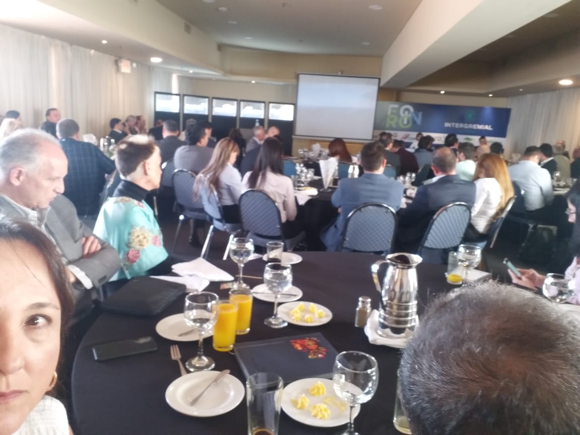 AnatoNacional's tweet image. .@AnatoAntioquiaC| Hoy compartimos junto a gremios y Cámaras de Comercio, un almuerzo en el que el Ministro @jrestrp habla del desarrollo empresarial productivo, como una forma en la que se busca que se vea el @MincomercioCo #FOROIN