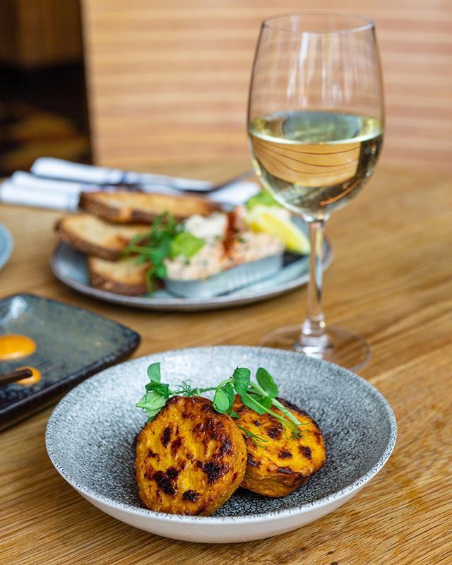 stokehouseuk's tweet photo. Midweek treats😋🥂 #stokehousevictoria https://t.co/nLJWbCIoW7 https://t.co/Vr6z3JCbDL