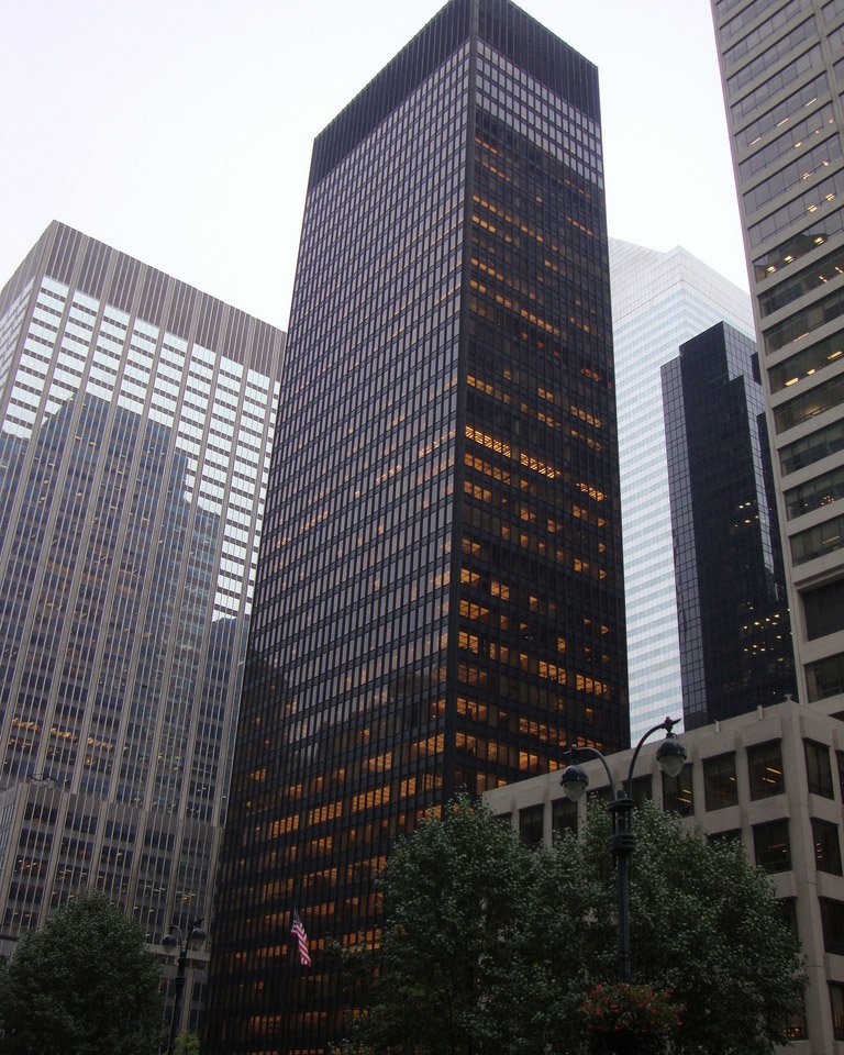 MuseumModernArt's tweet image. “Completed in 1958, architect Mies van der Rohe’s Seagram Building established a model for corporate skyscrapers that was emulated across the United States and beyond. ” –@PaulBGalloway

Explore NYC's hidden art and design gems with our staff #MoMApicks: mo.ma/2JpzRr1