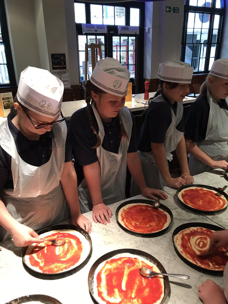 STAClassChad's tweet photo. What a great morning we had @PizzaExpress 🍕 @STAClassSmith6 https://t.co/zAMRSAG2pP