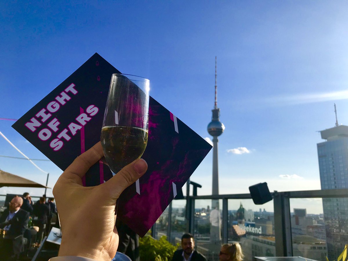 VertriebVerband's tweet photo. Greift nach den Sternen! Hoch über den Dächern Berlins bei der #NightOfStars! #VMK2019 #MISSIONSALES #DieVertriebsmanager https://t.co/QmnsvMAEiV