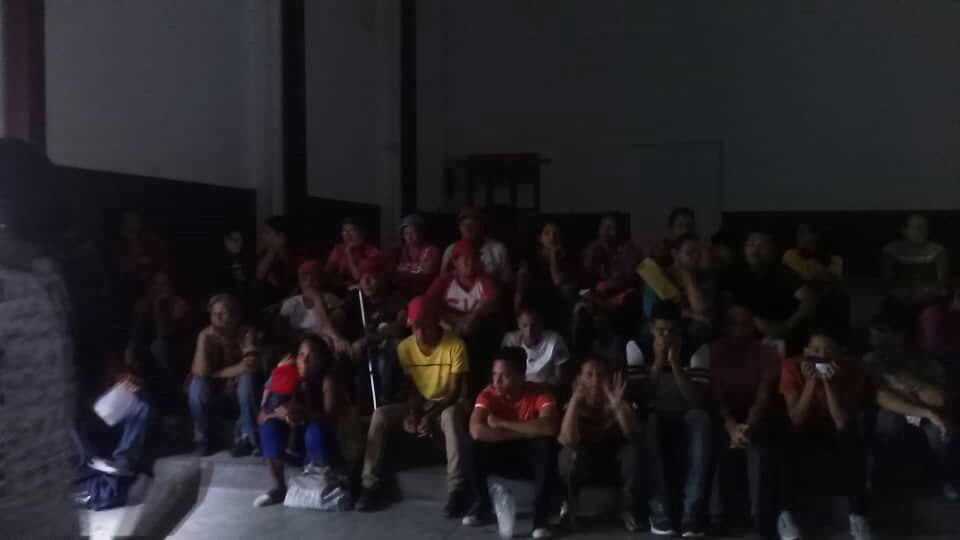 RobinsonSucre's tweet photo. El Equipo de Misión Robinson de la parroquia Altagracia, Municipio Sucre también participo el día de ayer #09Jul en la carnetización del Somos Venezuela. #DiálogoEsPaz #UniónPazYDiálogo
@nicolasmaduro @psuvaristobulo @EdwinRojasM @robinson_vzla @Sociabolivarian @karsanc https://t.co/5XWAWfDOlQ