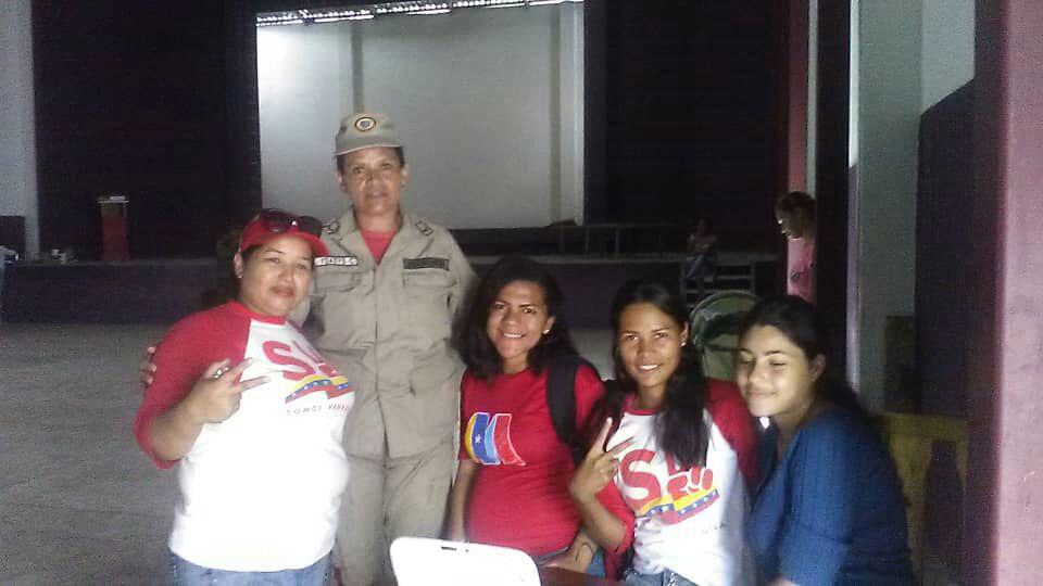 RobinsonSucre's tweet photo. El Equipo de Misión Robinson de la parroquia Altagracia, Municipio Sucre también participo el día de ayer #09Jul en la carnetización del Somos Venezuela. #DiálogoEsPaz #UniónPazYDiálogo
@nicolasmaduro @psuvaristobulo @EdwinRojasM @robinson_vzla @Sociabolivarian @karsanc https://t.co/5XWAWfDOlQ
