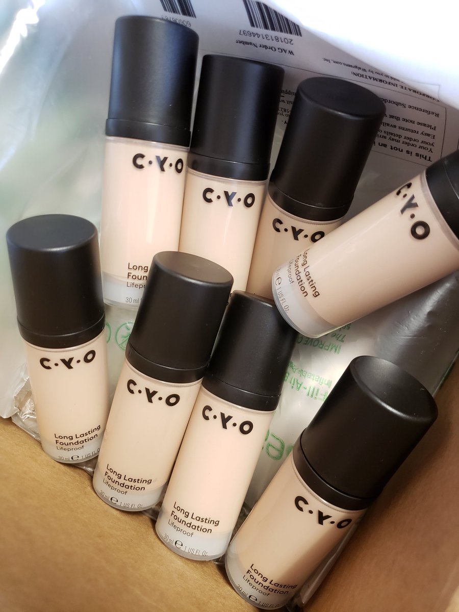 jlynn8934's tweet photo. If I play my cards right, I won't need to buy foundation for another 7 years 😂 @thataylaa @CYOCosmetics #bestfoundation #perfectmatch #stayinstock #please https://t.co/HJRBBucBKQ