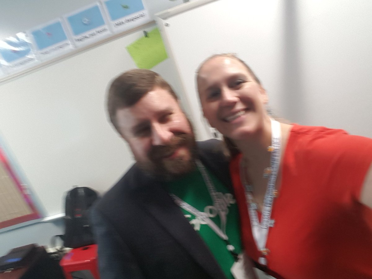 Mrs_EDarnell's tweet image. Ran into @mrleeteaches and @DanaeAcker at #2019utc.
#sorrysoblurry
#nolivephoto
#thebestigot
