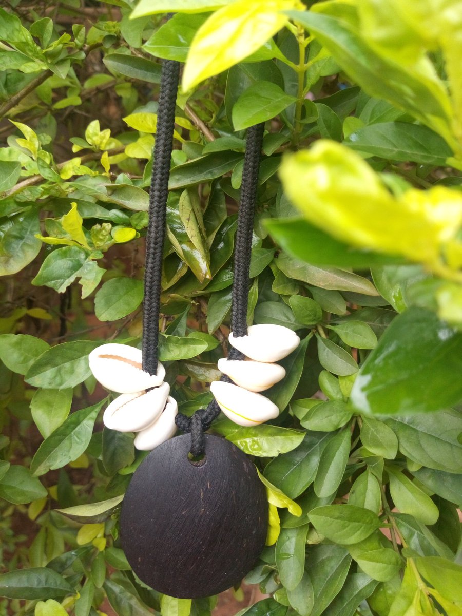 HenriettaNwanji's tweet image. Where are the lovers of cowries?

This is for you 

Necklace made with
Coconut shell et Cowries

...promoting the African culture using coconut
#TheCoconutProf #coconutshellcraft #sustainabledevelopment #SDGs  #cowries #coconut #Africa #heritage #handcrafted #MadeInNigeria