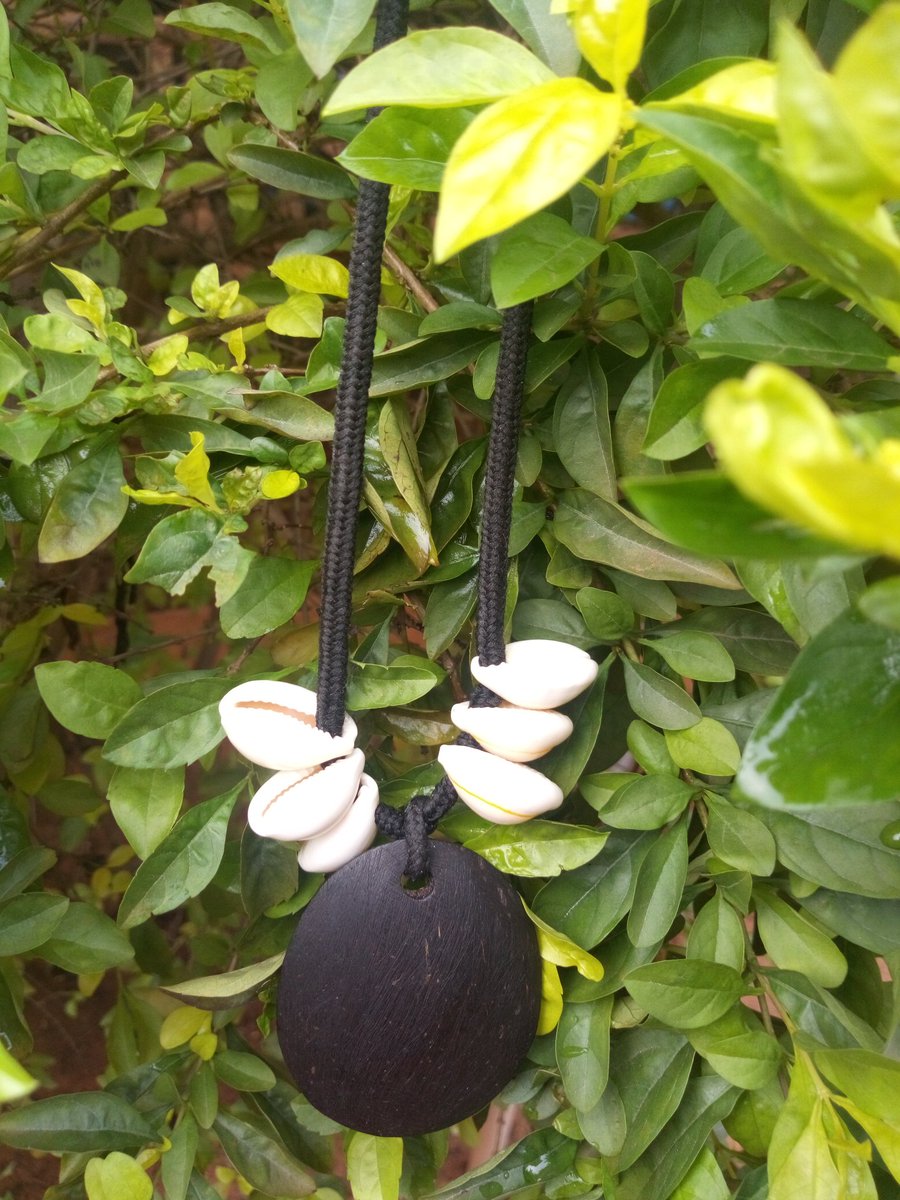 HenriettaNwanji's tweet image. Where are the lovers of cowries?

This is for you 

Necklace made with
Coconut shell et Cowries

...promoting the African culture using coconut
#TheCoconutProf #coconutshellcraft #sustainabledevelopment #SDGs  #cowries #coconut #Africa #heritage #handcrafted #MadeInNigeria