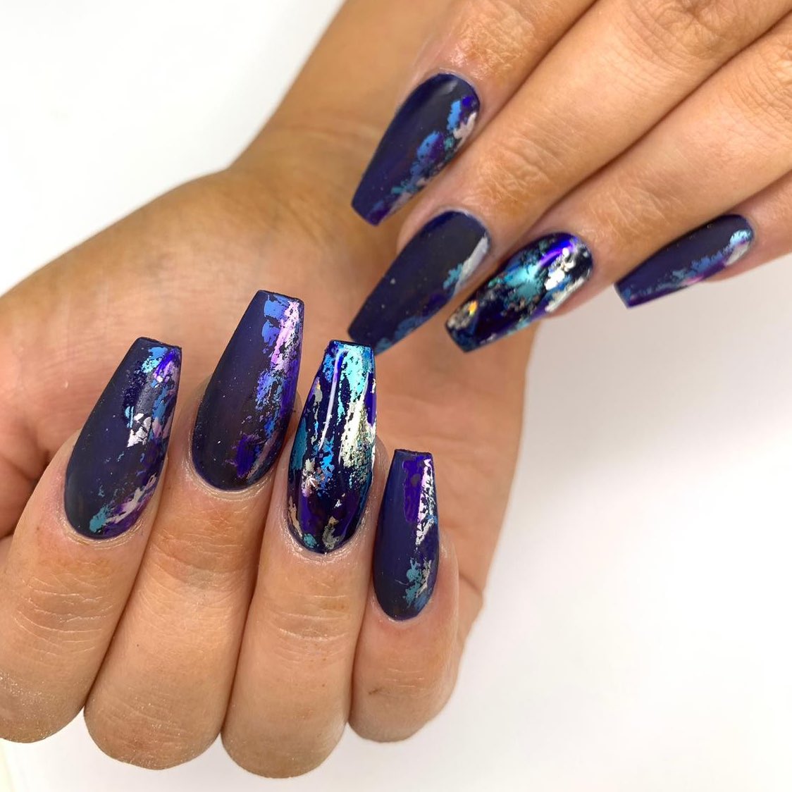 nafsalon's tweet photo. Midnight sky realness ๐ซ Our gal #nafgrace giving us something cooler for the summer with 'Indigo' and foils ๐๐ฝ Topped off with @nafstuff Coconut Cuticle Oil ๐ฅฅ #nafbasicartโ https://t.co/kdjoO8UqW1