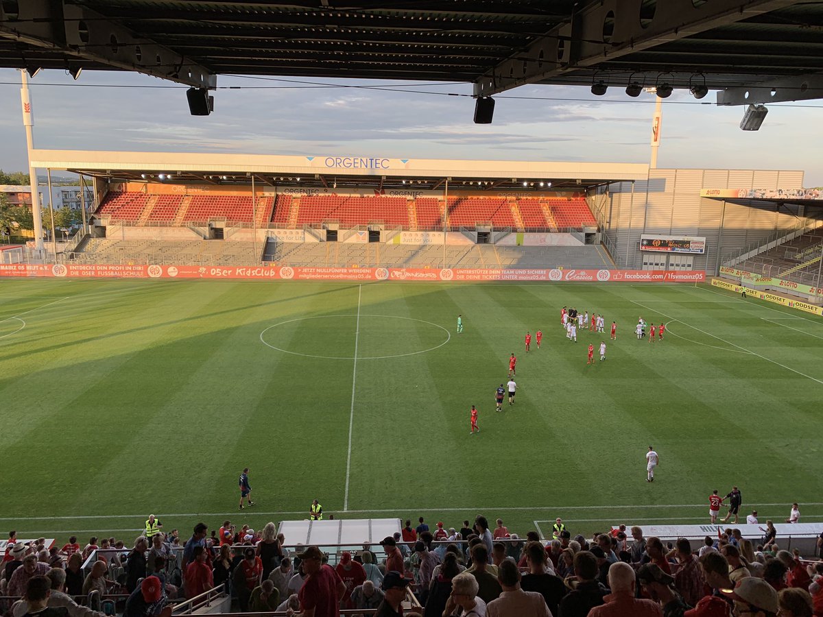 mainz05_es's tweet photo. ¡FINAL!

Nos imponemos con 9-0 al Eisbachtal 💪

#Mainz05 https://t.co/zxkpxNbzmV