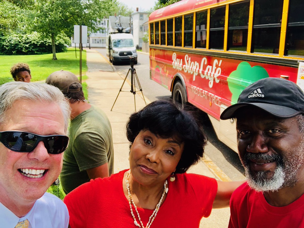foodbankSJ's tweet photo. What a pleasure it was to have @JoyceEvansFox29 along with our Pres&CEO @FredWasiak and @foodbankSJ driver Drew at one of our #BusStopCafe stops in Burlington County for Summer Meals! #EndSummerHunger @FOX29philly https://t.co/MJpUyl4lJ9