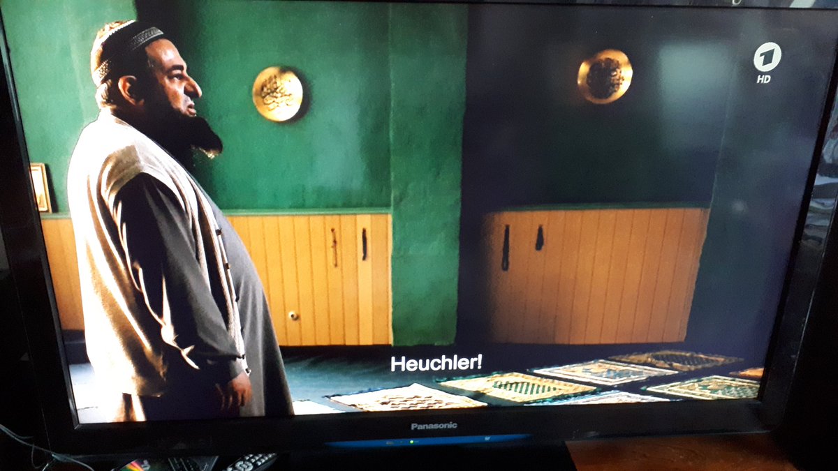 Politikbeobach6's tweet image. Wie schön, heute Mittwoch, der 10.07.19 im #Hauptabendprogramm der ARD kein Fußball, sondern wieder mal  #Erziehungsfernsehen: &quot;Der Hodscha und die Piepenkötter&quot;. Ich gehe gleich weiter auf #Netflix oder #PrimeVideo. Was sonst! 😁