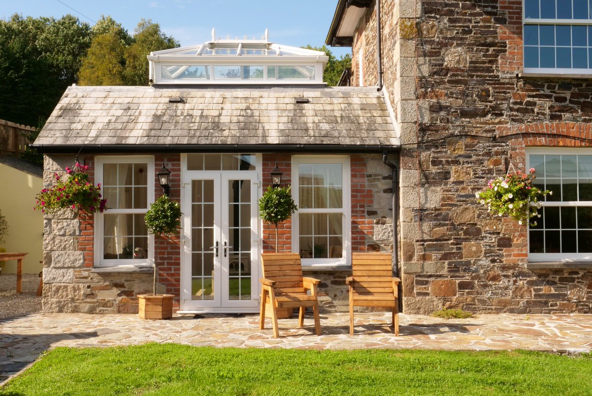WooladonEstate's tweet photo. Apparently, properties with a private Hot Tub receive 90% more bookings than those with a shared Hot Tub... Good job we've got that box ticked here at Wooladon House! https://t.co/pjl3fWH6vZ  @VisitDevon #privatehottub #enjoyallyear #AA5GoldStars #perfectbreak #devonstaycation https://t.co/8aMu2FFVE6