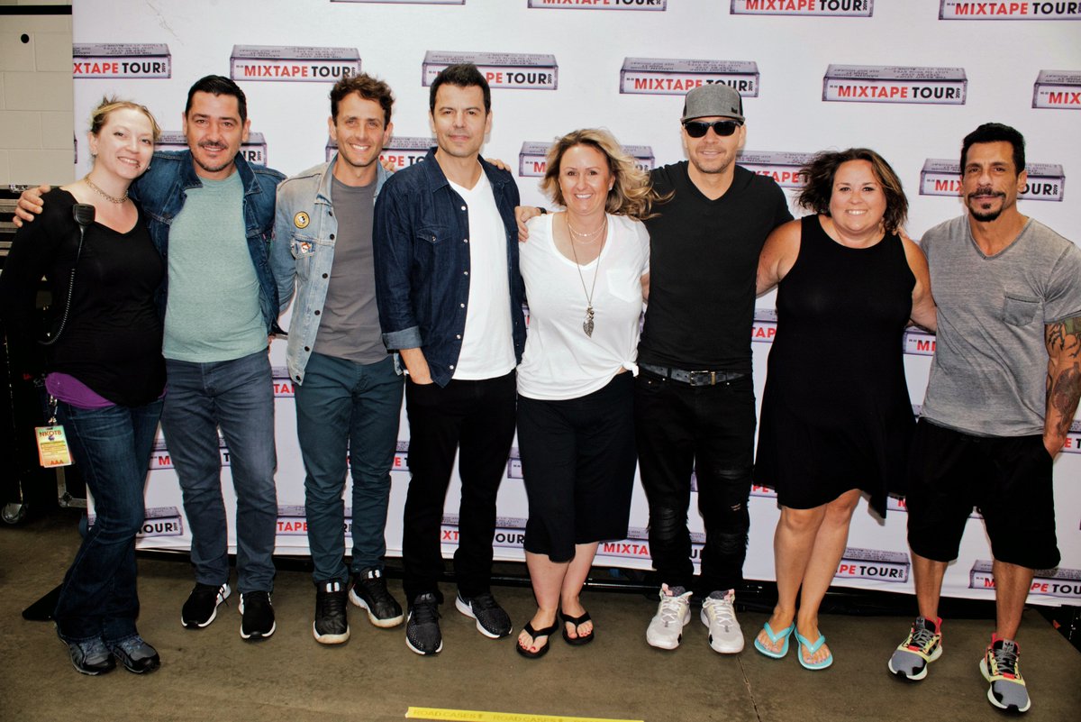 _CancerWarrior's tweet photo. @NKOTB thank you for the pics, memories and for making our Dee-troit to Raleigh girls "MixTape" trip stellar! Our cheeks still hurt from smiling, singing and laughing so much:) #30yearslater @DonnieWahlberg @jordanknight @dannywood @joeymcintyre @JonathanRKnight @goetz42 https://t.co/JjVqXwnJIX