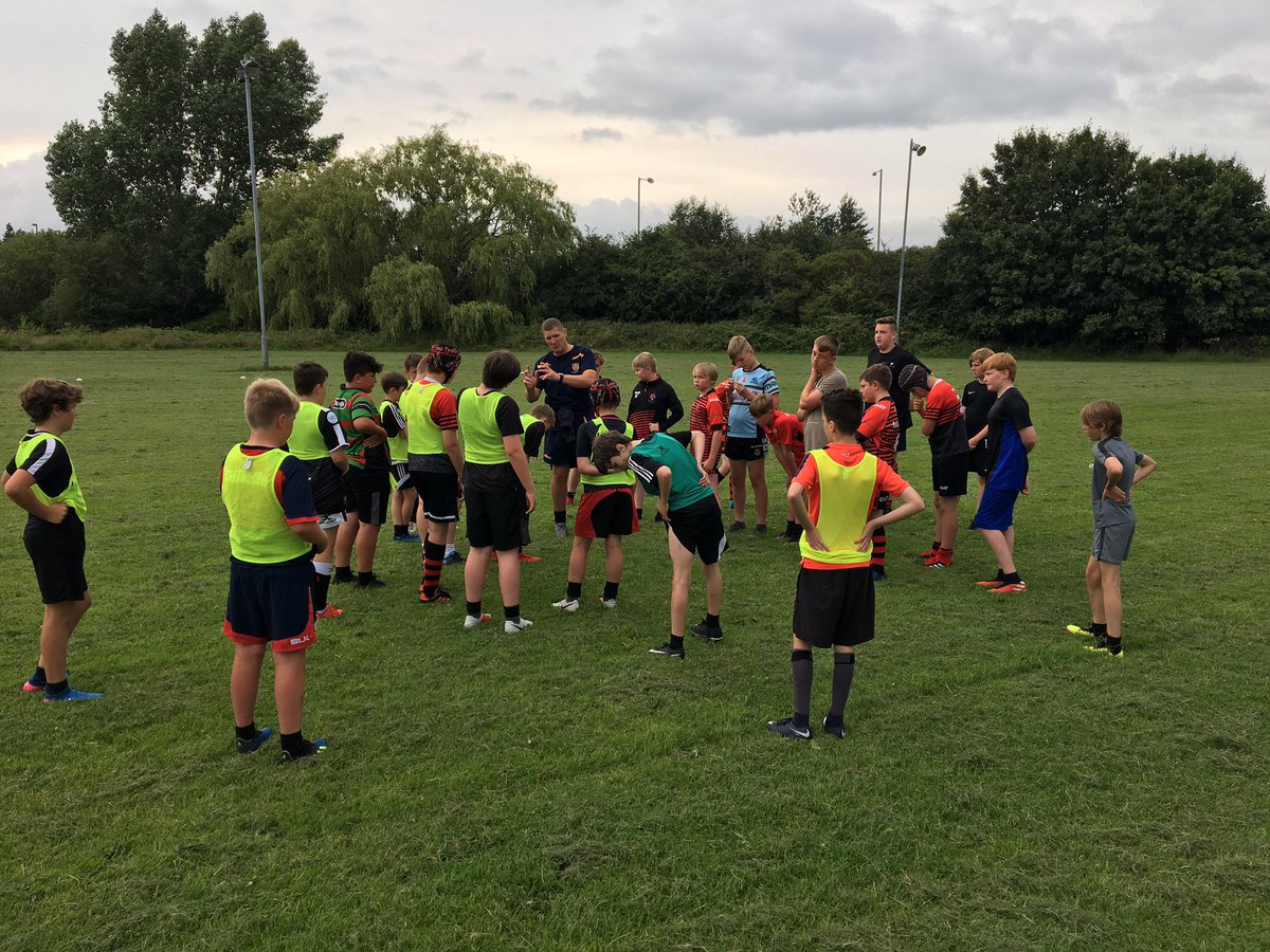 ajyork79's tweet photo. Great session tonight with @WidnesRufc U13s and @rugd12 π looking forward to @c_gunny73 taking the lads for a couple of hours in September @lancashirerugby @SaleSharksDPP @MerseysideRugby #gamebased #developtheplayer #playwithyourmates https://t.co/ho08RrHbdR