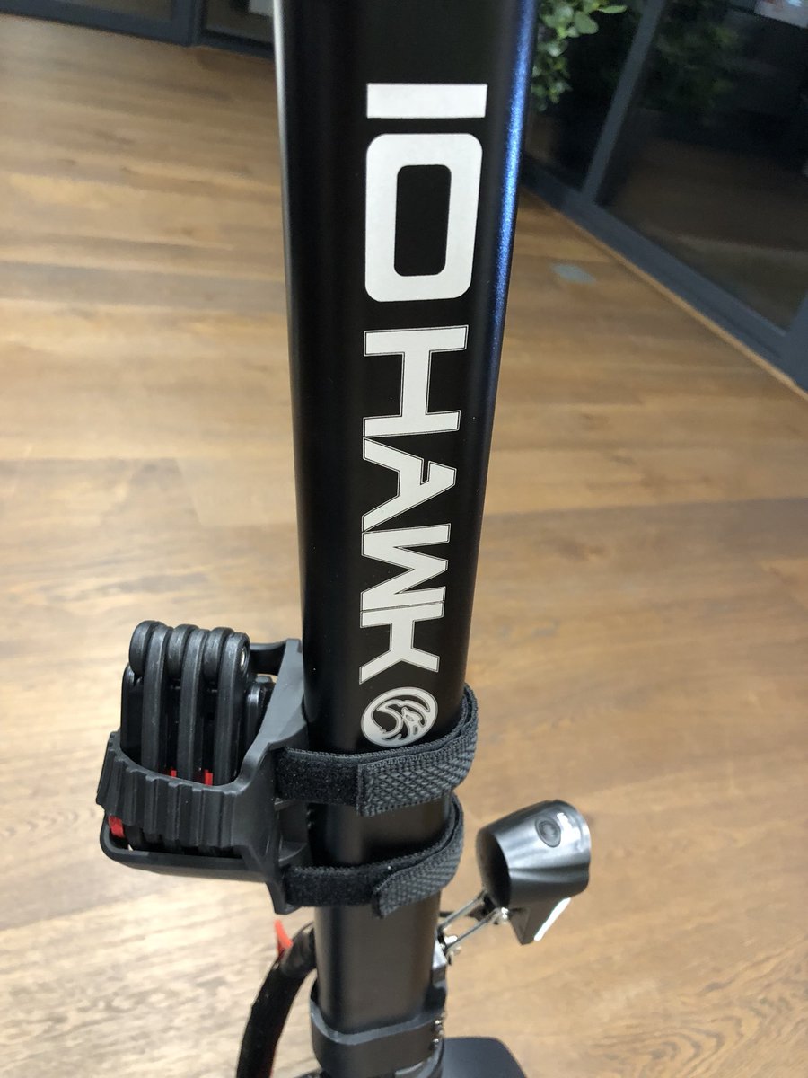 elektro_scooter's tweet photo. Sodele. Der neue #iohawk Exit Cross e-Scooter ist da - frisch montiert, schaun mer mal. Batterie soll fuer 48 km reichen. Steigung von 20 Prozent nix ausmachen. https://t.co/0Ezu9mB24g