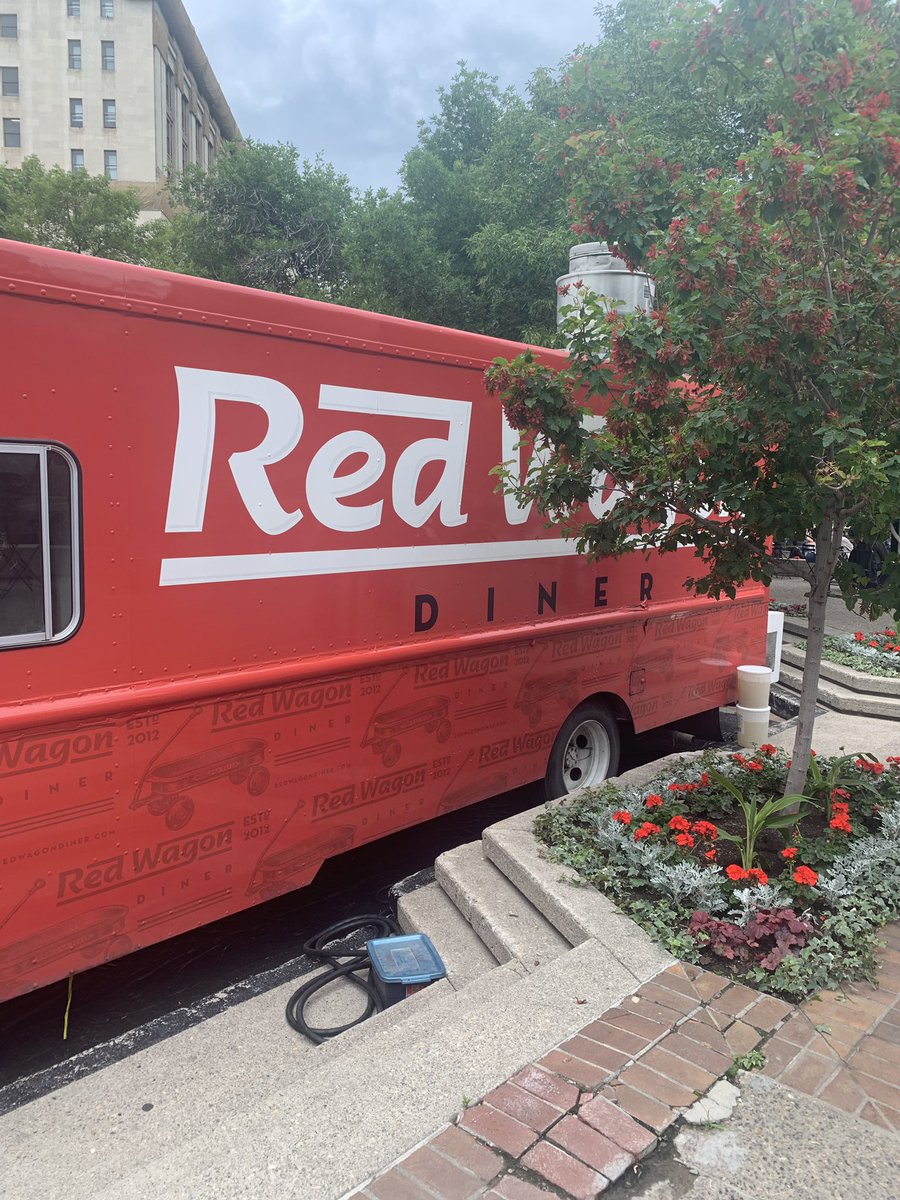 CS_DTA's tweet photo. Lunch and FREE live entertainment - Monday through Saturday, down at @FluorCorp #ropesquare! Do Stampede downtown - see our entertainment lineup here ▶️ https://t.co/ixoMUHtFQM #yahoo #Stampede2019 https://t.co/0xDRBP4ALB