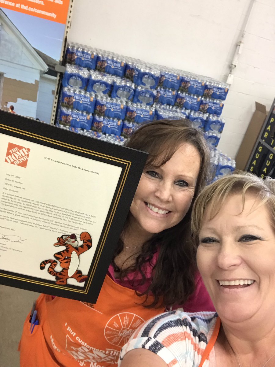 Congrats Debbie on your Tigger award!!! 🐯🐯👍🏻 Way to drive customer service with your team!!!