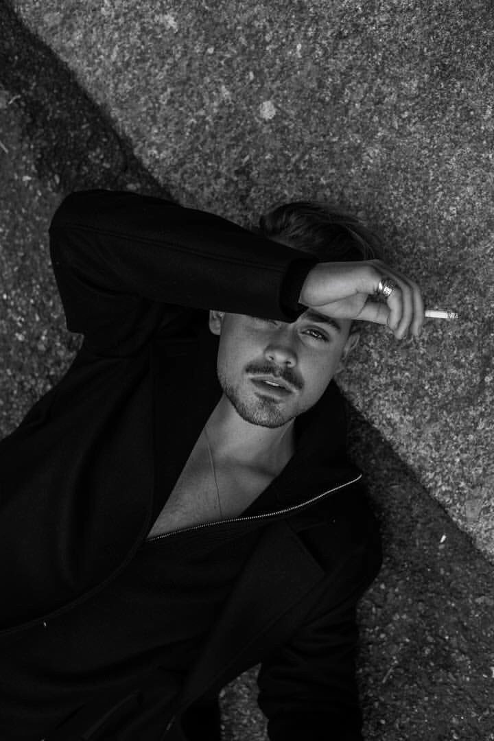 poudredebrume's tweet photo. ⠀
𝐢𝐧 𝐬𝐩𝐢𝐭𝐞 𝐨𝐟 𝐦𝐲 𝐧𝐞𝐞𝐝 𝐭𝐨 𝐛𝐞 𝐥𝐨𝐯𝐞𝐝, 𝐢 𝐛𝐞𝐥𝐢𝐞𝐯𝐞 𝐭𝐡𝐚𝐭 𝐥𝐨𝐯𝐞 𝐢𝐬 𝐧𝐨𝐭 𝐟𝐨𝐫 𝐦𝐞, 𝐢 𝐣𝐮𝐬𝐭 𝐝𝐨𝐧'𝐭 𝐝𝐞𝐬𝐞𝐫𝐯𝐞 𝐭𝐨 𝐛𝐞 𝐥𝐨𝐯𝐞𝐝 𝐚𝐧𝐝 𝐢 𝐝𝐨𝐧’𝐭 𝐜𝐨𝐦𝐩𝐥𝐚𝐢𝐧, 
𝐢 𝐣𝐮𝐬𝐭 𝐬𝐚𝐲 𝐭𝐡𝐞 𝐟𝐚𝐜𝐭.
⠀ https://t.co/j2T0ZZyg4U