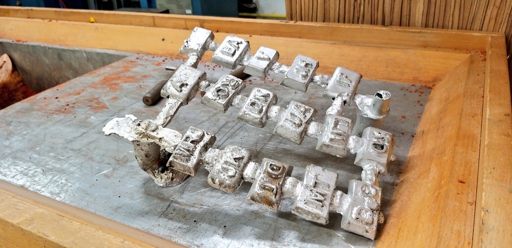 FernwoodDT's tweet photo. #skillsstick casting great work from #MrJs group today 👏🏼 successful casting for all #dtchat #edchat #design https://t.co/DO8jifWxsd