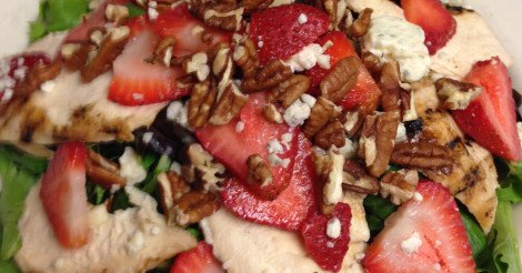 RulaBula's tweet photo. Zesty, healthy and tasty👌 Strawberry Salad with Chicken (GF) https://t.co/KDgS4GZufD