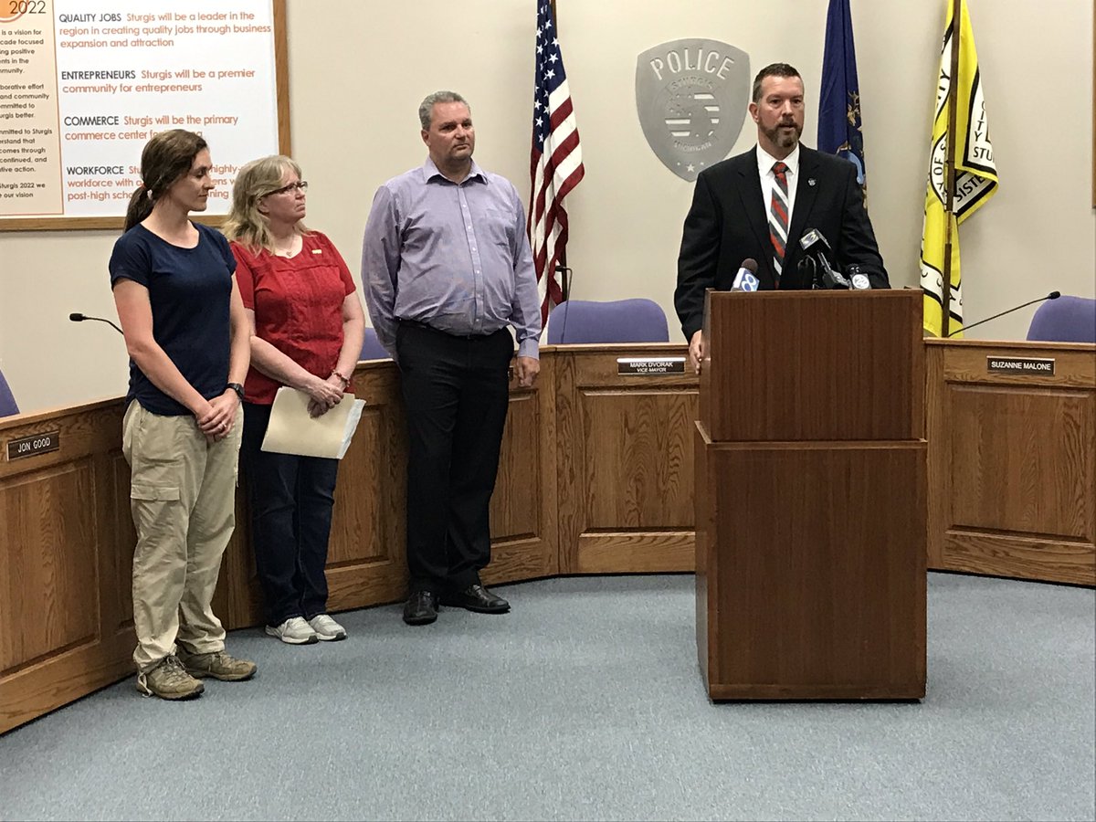 .<a href="/SturgisPD/">Sturgis Department of Public Safety</a> press conference happening now.  More remains were found this morning.  Turns out local historians were looking for a *Revolutionary War* vet (Not Civil as I tweeted earlier).   Think it could *possibly* be his remains