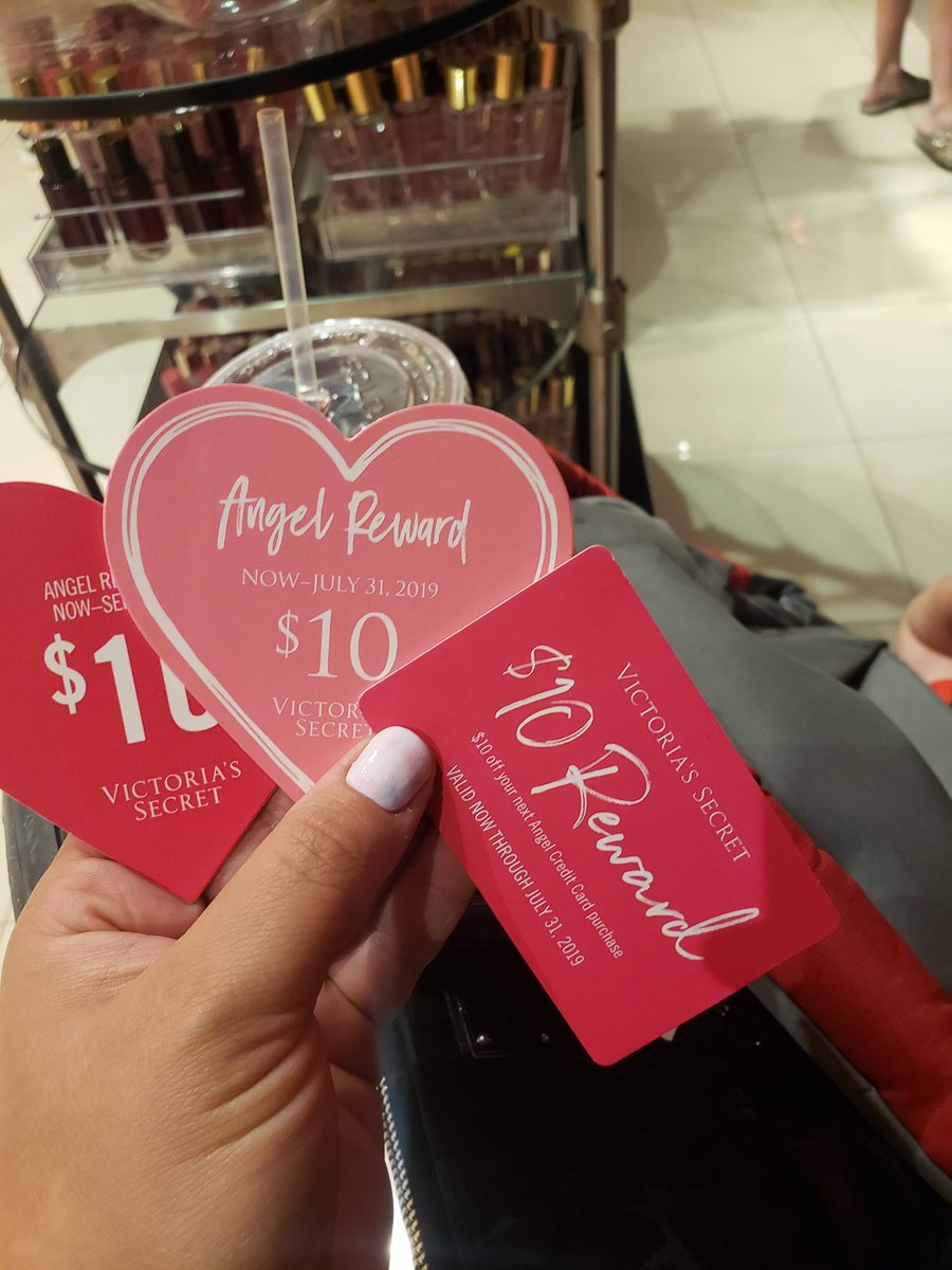 LuedkeBrittany's tweet photo. When you forget you have Angel Rewards and can use all 3 at the same time 😍😍😍 @VictoriasSecret #AngelRewards #FallReview https://t.co/C6Jlni5oQf
