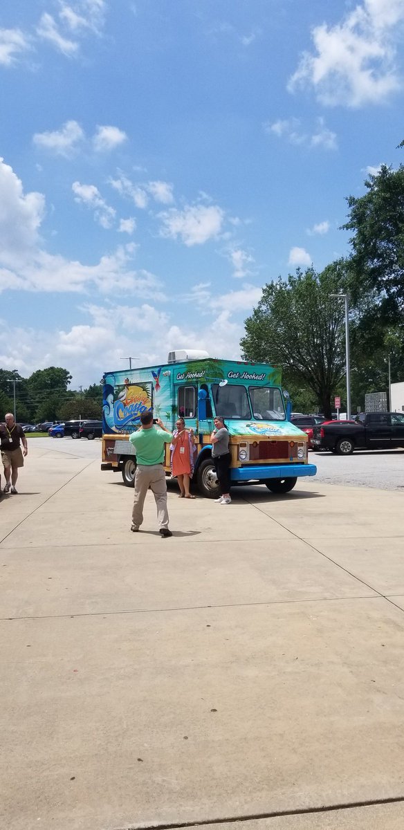 mrsdrewscrew's tweet image. Round two! Let&apos;s goooo!!! #duckduckgoosechase #2019utc @GooseChaseEDU @upstatetech @HamiltonParks17 @MrsStorytime @jlsanders12 @apsopko @PutnamTeach