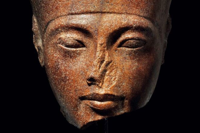 HuxlyNews's tweet image. Should artifacts like the bust of #Tutankhamun be returned to their country of origin or be protected in Western museums? buff.ly/2Jpubyx #Egypt #KingTut