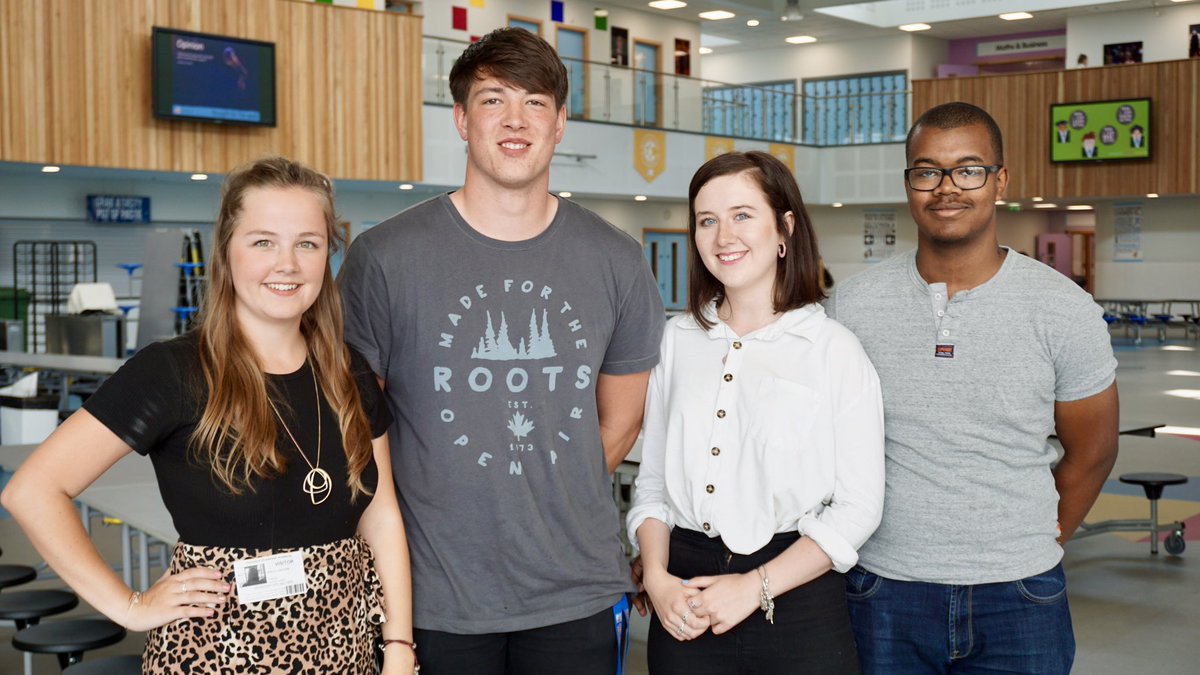 OBAsixthform's tweet photo. Great start to our post 18 progression event. Thanks @OysterWorldwide for providing insight into gap year options; OBA alumni Sanchez and Chanel from @TrentUni and Ben from @sheffielduni for tips on life at uni &amp; @MediaComUK’s Holly for discussing apprenticeship routes. https://t.co/itlYlL30iQ